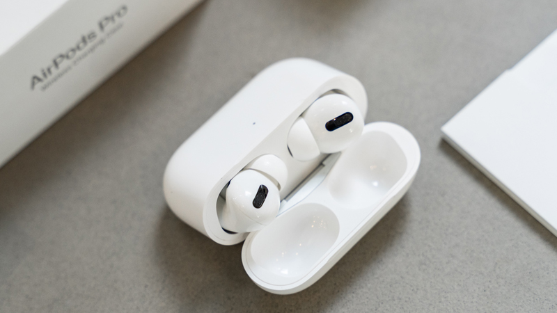 phan biet tai nghe airpod that va gia 