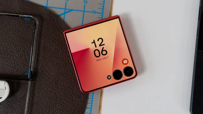 lộ diện thiết kế Z Flip 8
